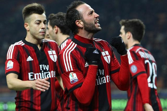  萨索洛进攻多点开花，四粒进球摧毁对手防线