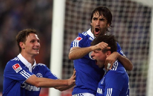  沙尔克04新援首秀惊艳全场梅开二度助球队逃离降级区